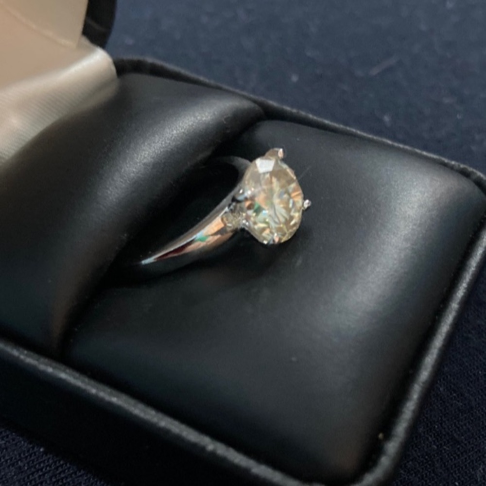 Gorgeous 2.16CT Canary Yellow Moissanite Diamond Solitaire Ring Size 7 - Picture 2 of 6